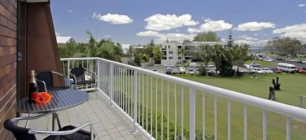 Main Beach Apartments - 3