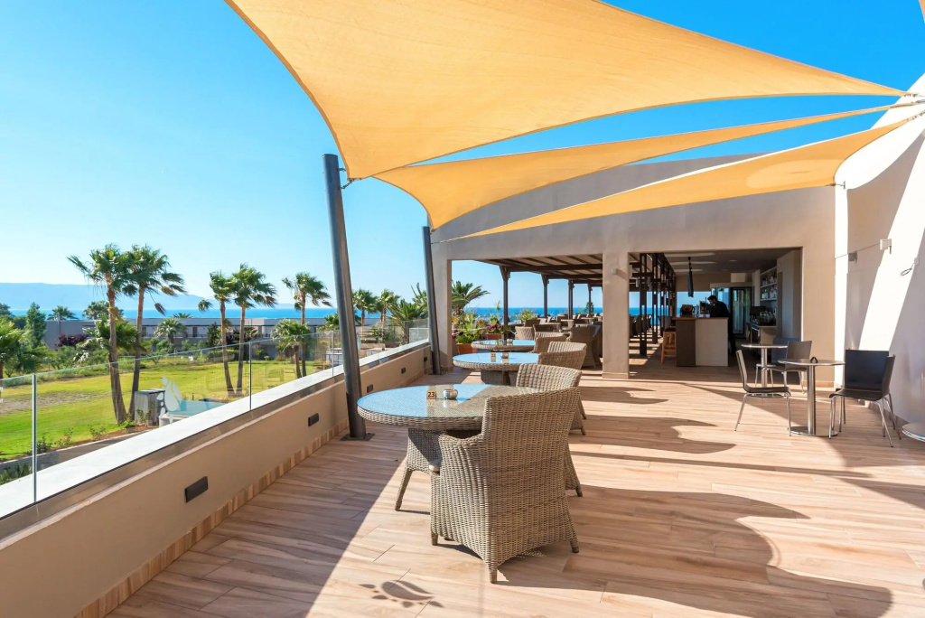 Beach & Waterfront