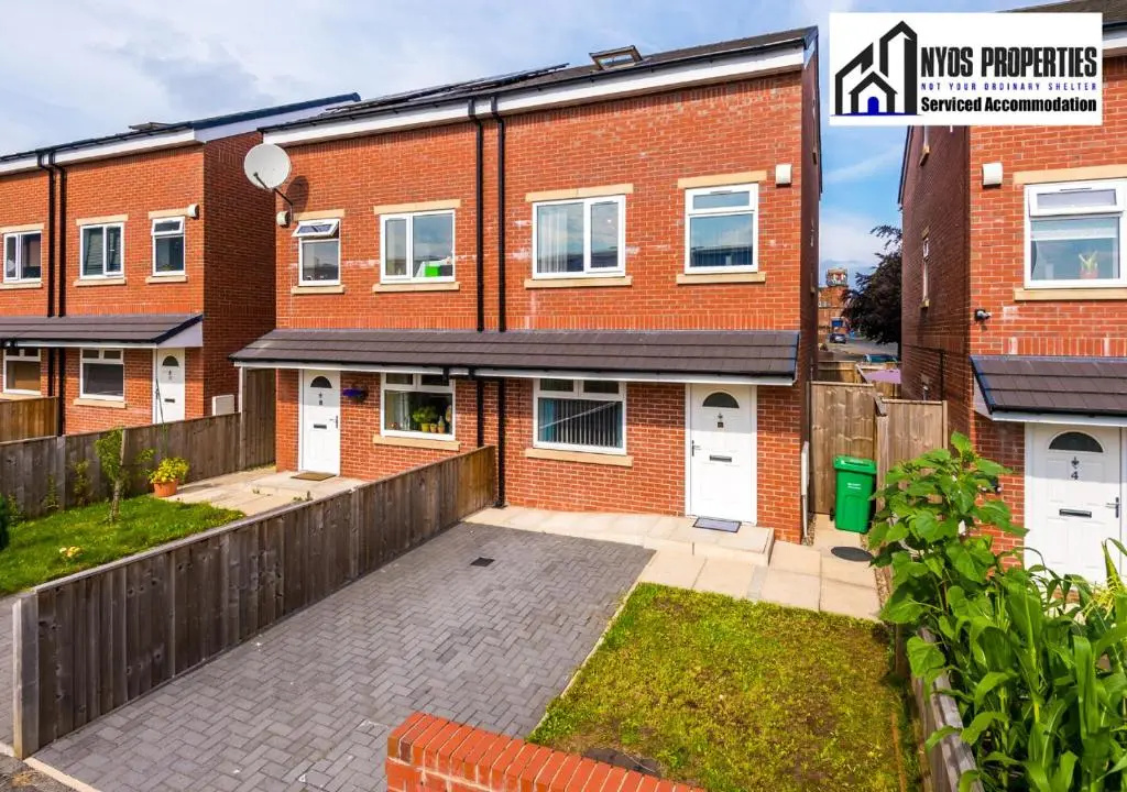 30 Off Monthly Stay/ 4 Bed House/ Free Parking