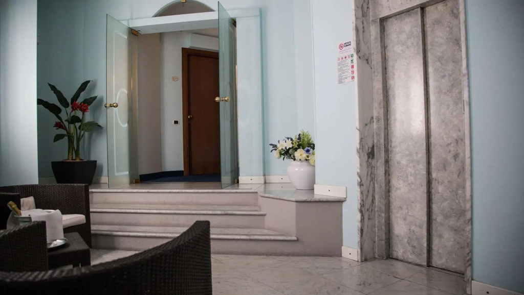 Hotel photo 11