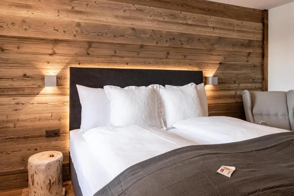 Premium Double room with balcony full double bed