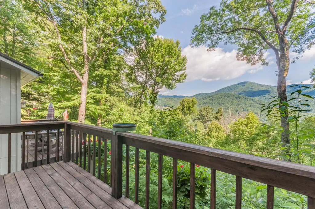 Bella Vista - Hot Tub and Pet Friendly
