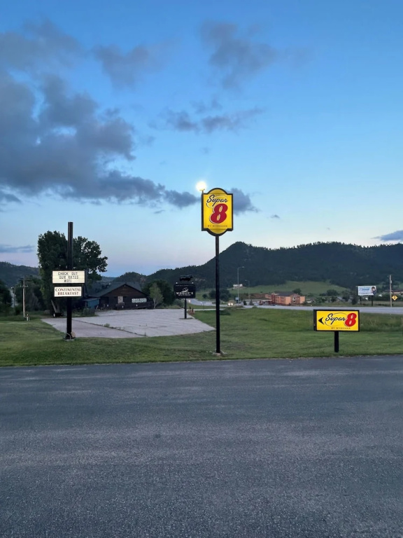 Super 8 Hot Springs
