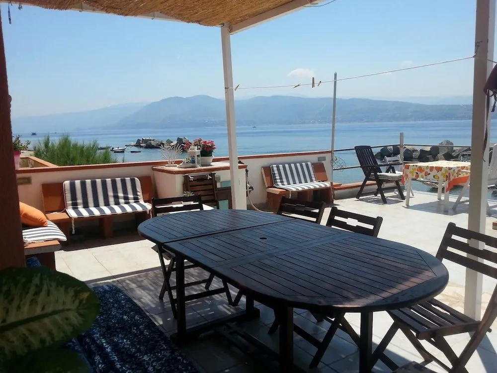 Limoni sul mare