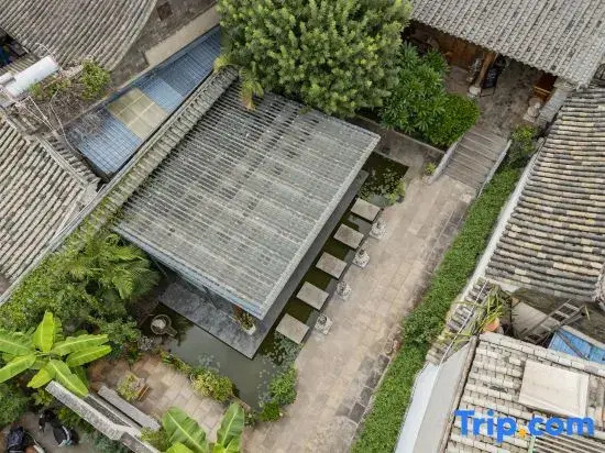 Jianshui Yanqitang Private Courtyard Inn (Jianshui Ancient City Small Train Store)