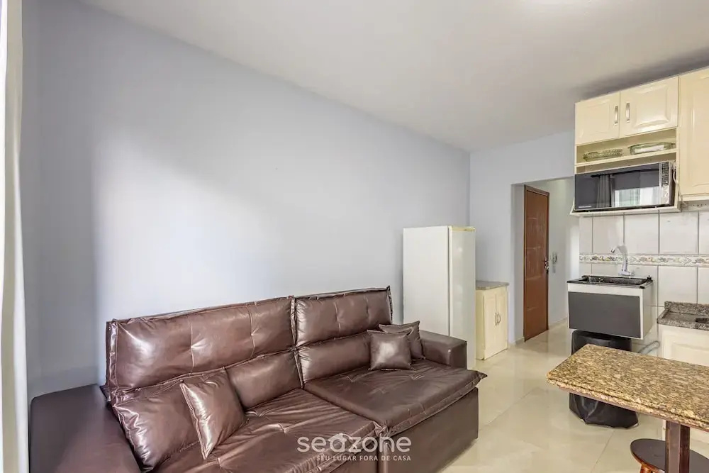 Beachfront Apartment in BC Great Location Eit302
