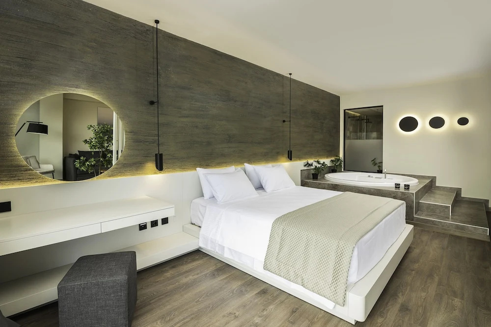 Double Suite (full double bed)