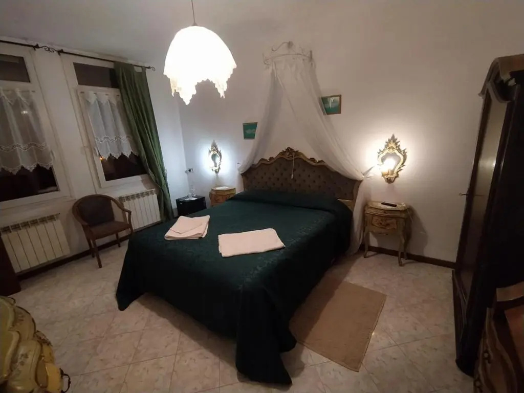 Standard Double room (full double bed)