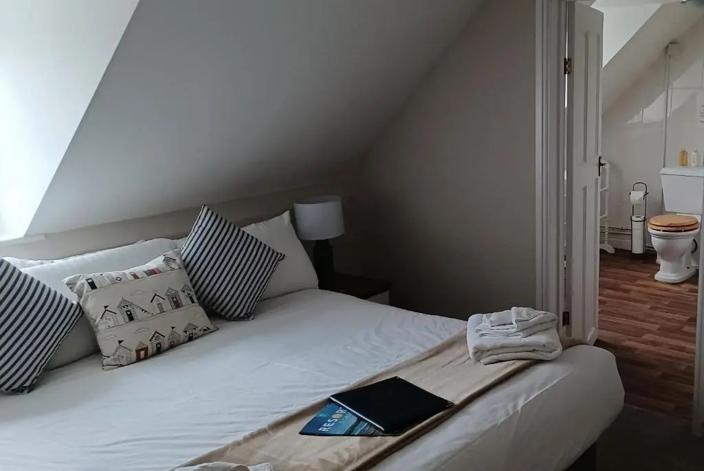 Deluxe Double room with sea view (full double bed)