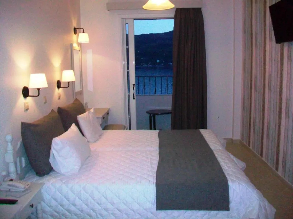 Standard Double room seafront (full double bed)