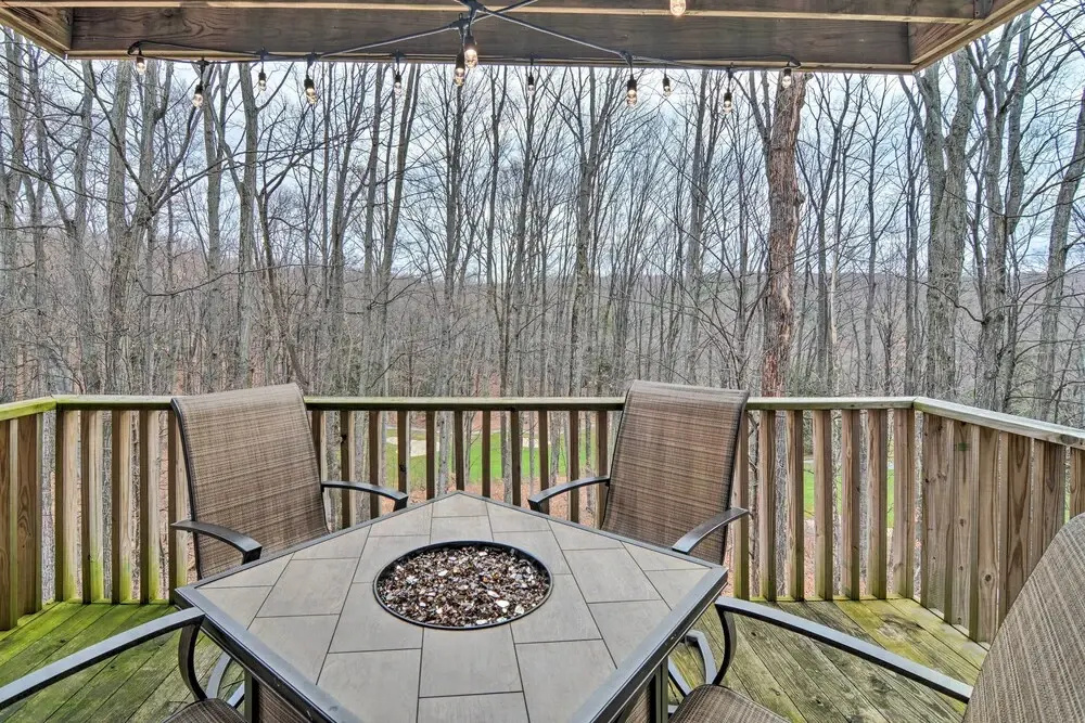 Cozy Bellaire Condo w/ Balcony - 3 Mi to Skiing!