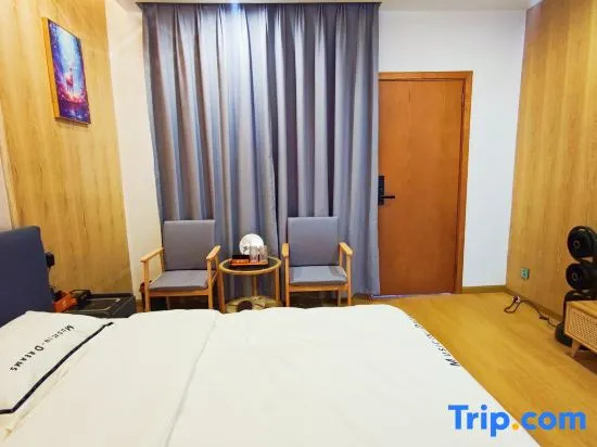 Standard Double room with balcony (full double bed)