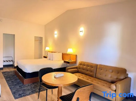 Classic Double room (full double bed)