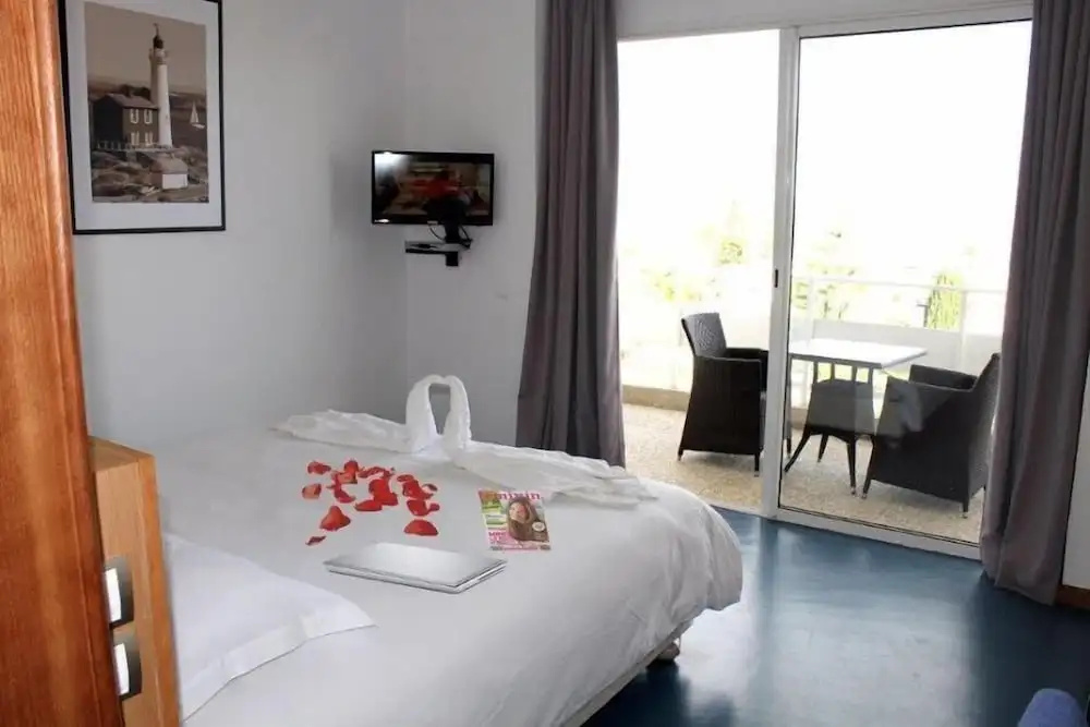 Standard Double room with balcony (full double bed)