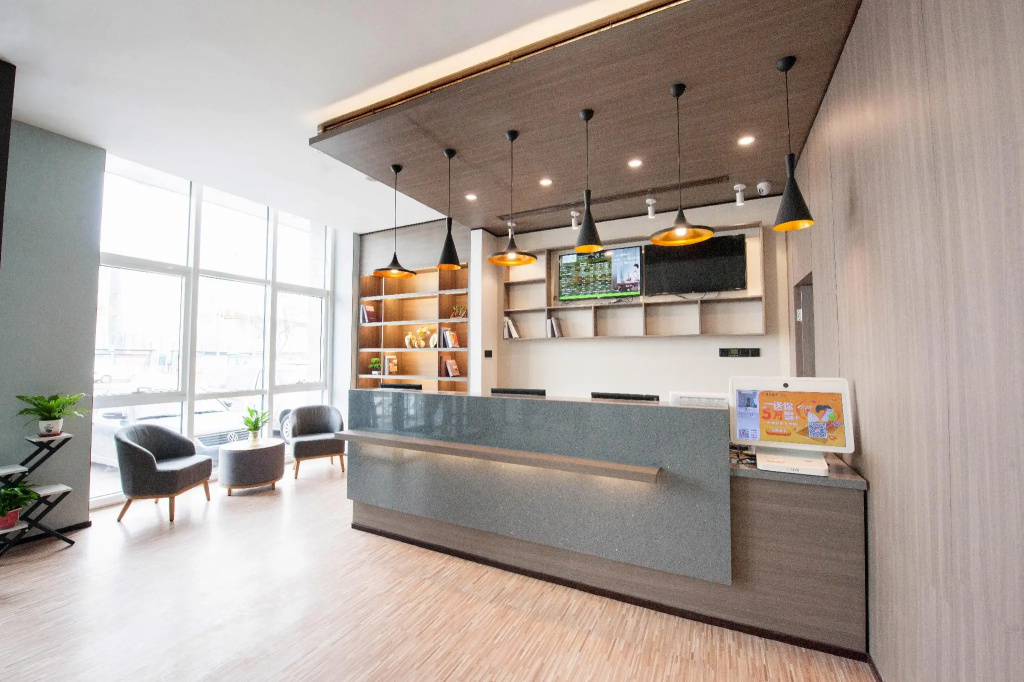 Lobby & Reception