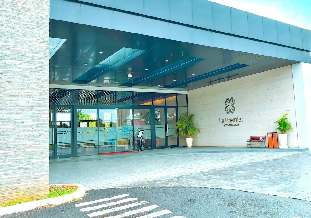 Le Premier Hotel Kota Deltamas
