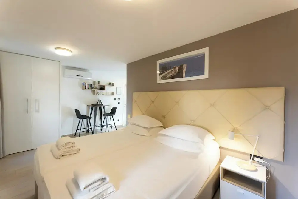 Studio with balcony and with courtyard view