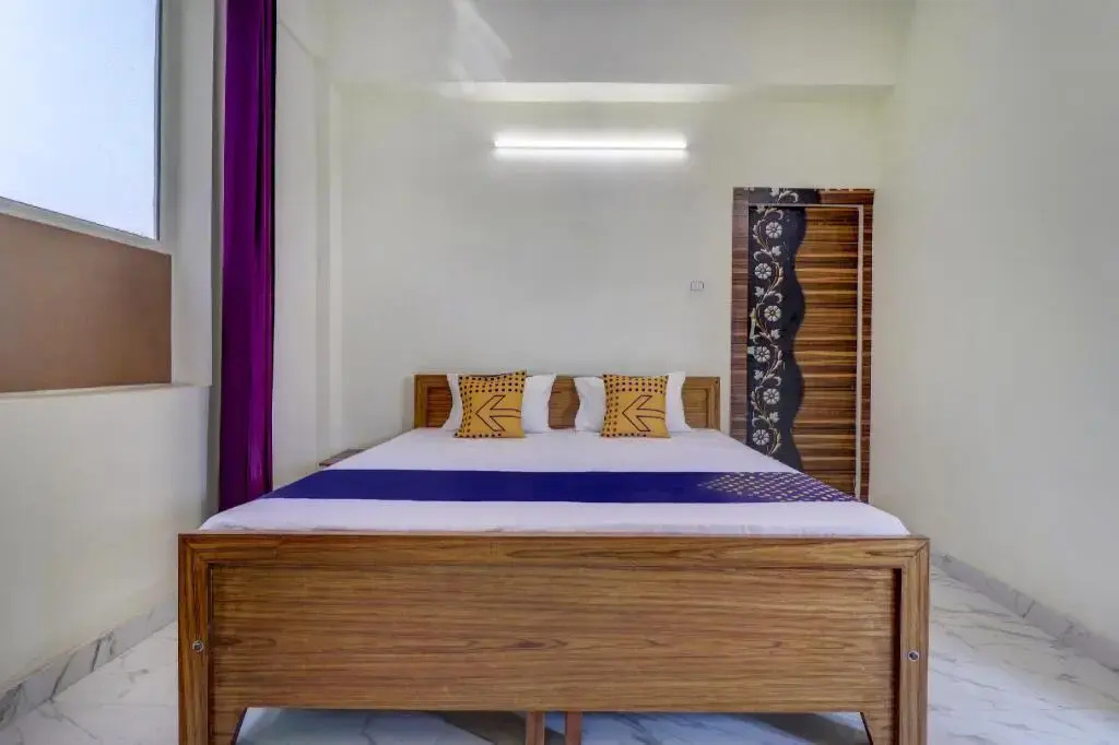 PR Grand by OYO Rooms