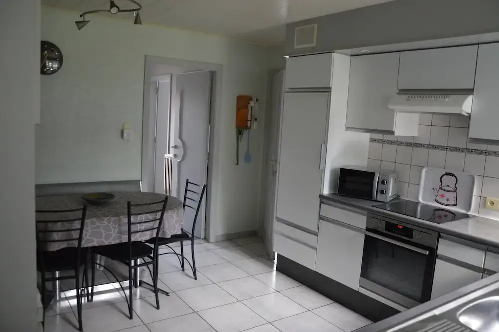 Charming Belgian Getaway in Oudsbergen - 3 Bedrooms & Garden - фото 21