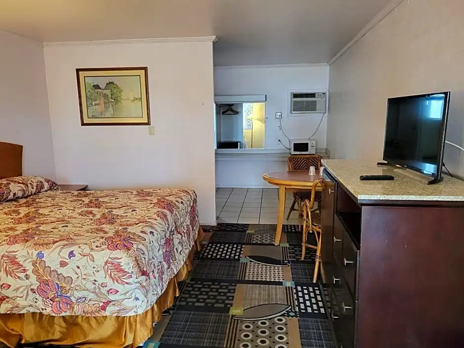 Standard Double room with pool view (full double bed)