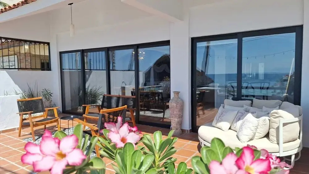 2 Bedrooms Villa with balcony and beachfront