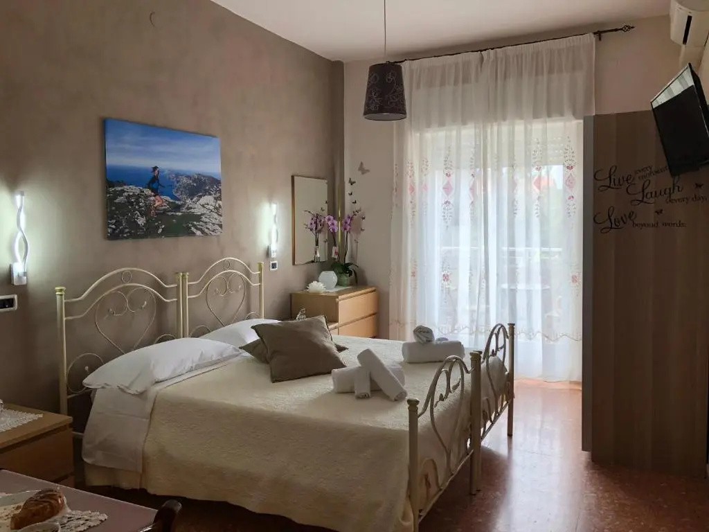 Standard Double room (full double bed)