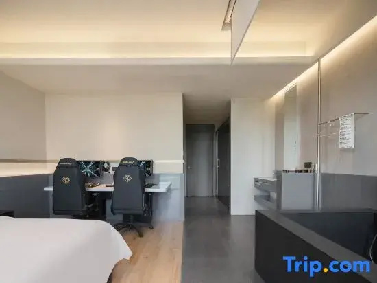Deluxe Double room (full double bed)
