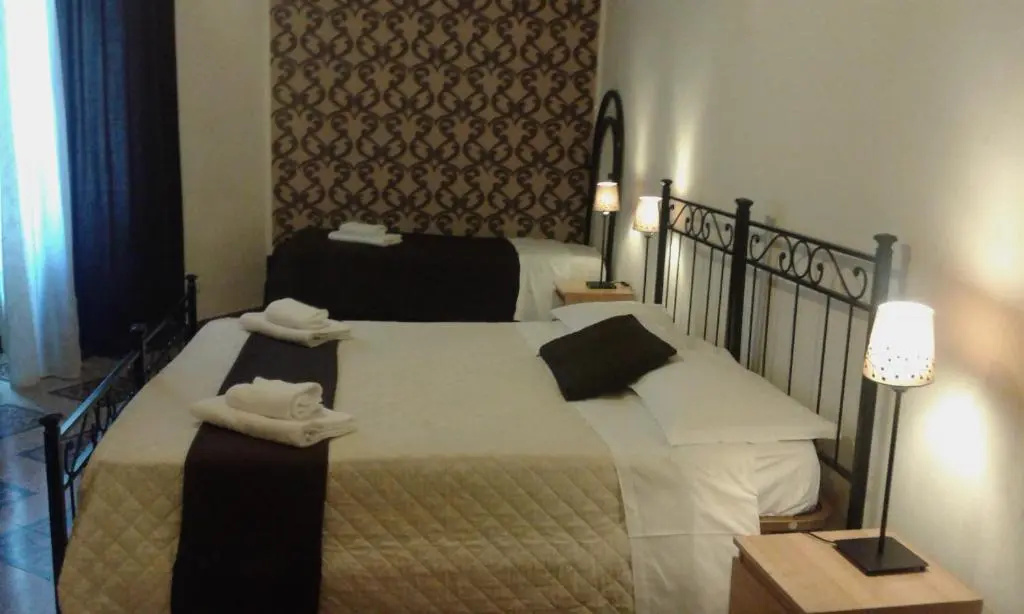 Standard Triple room