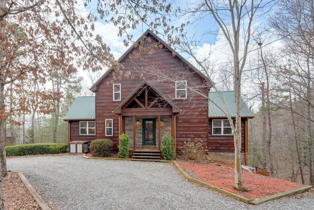 Hot Tub + Game Room: Spacious Blue Ridge Retreat!