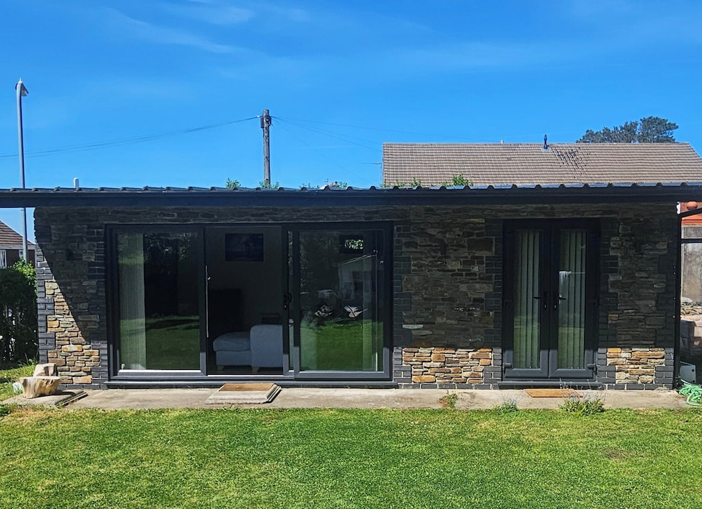 1bed Cottage, Sleeps 2 - Mountain Views, Parking