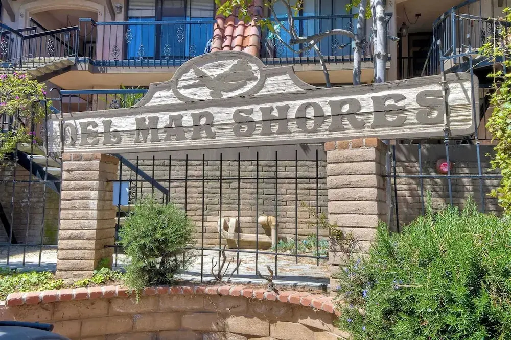 Solana Sunset Stunning Beachside Retreat for 4!