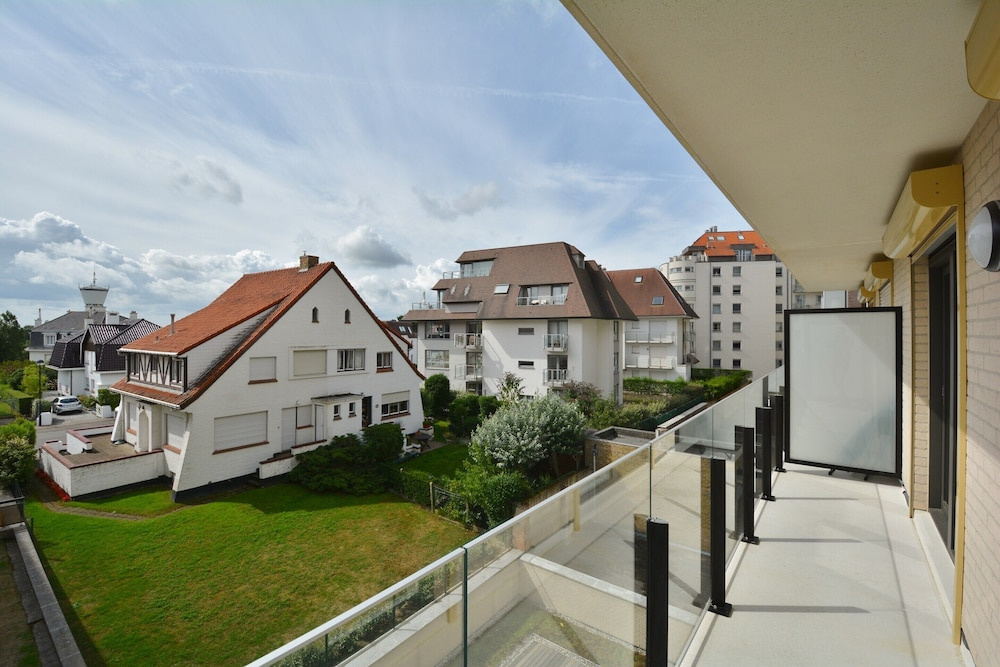 Apartment in Duinbergen Near Sailing Club