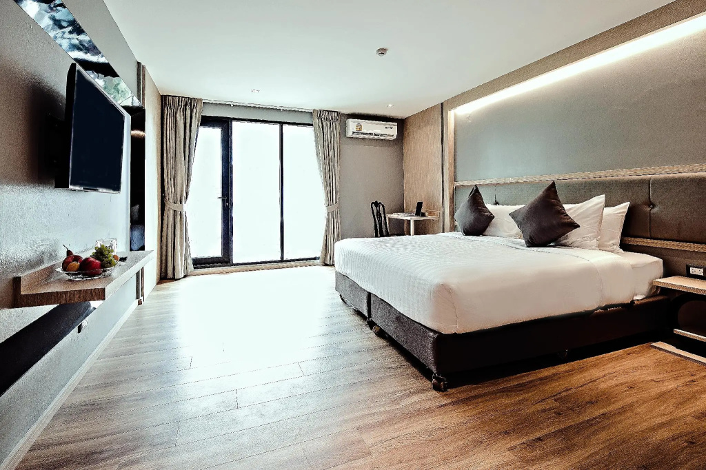 Three Sukhumvit Hotel — фото