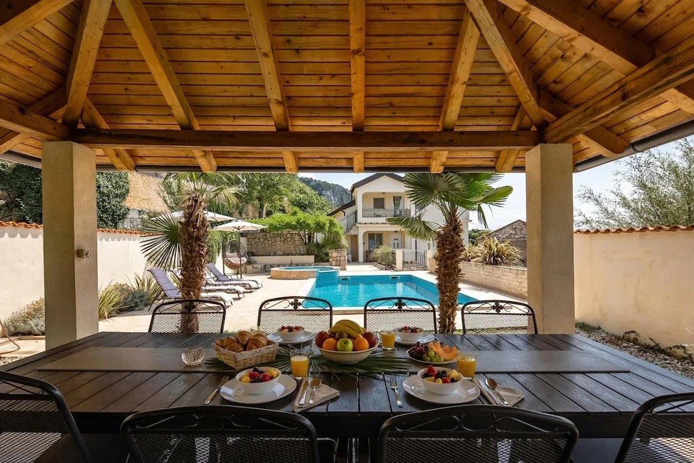 Villa Anna With Private Pool And Garden