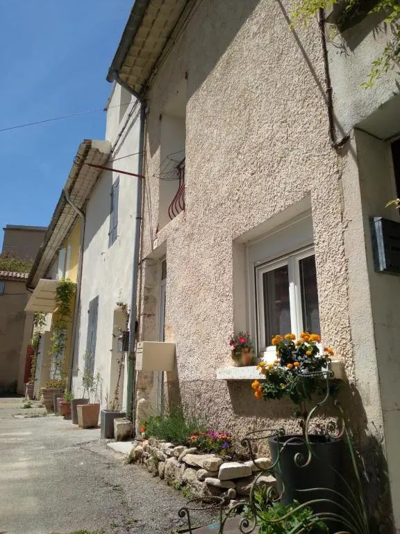 Charmante Maison de village avec Jacuzzi