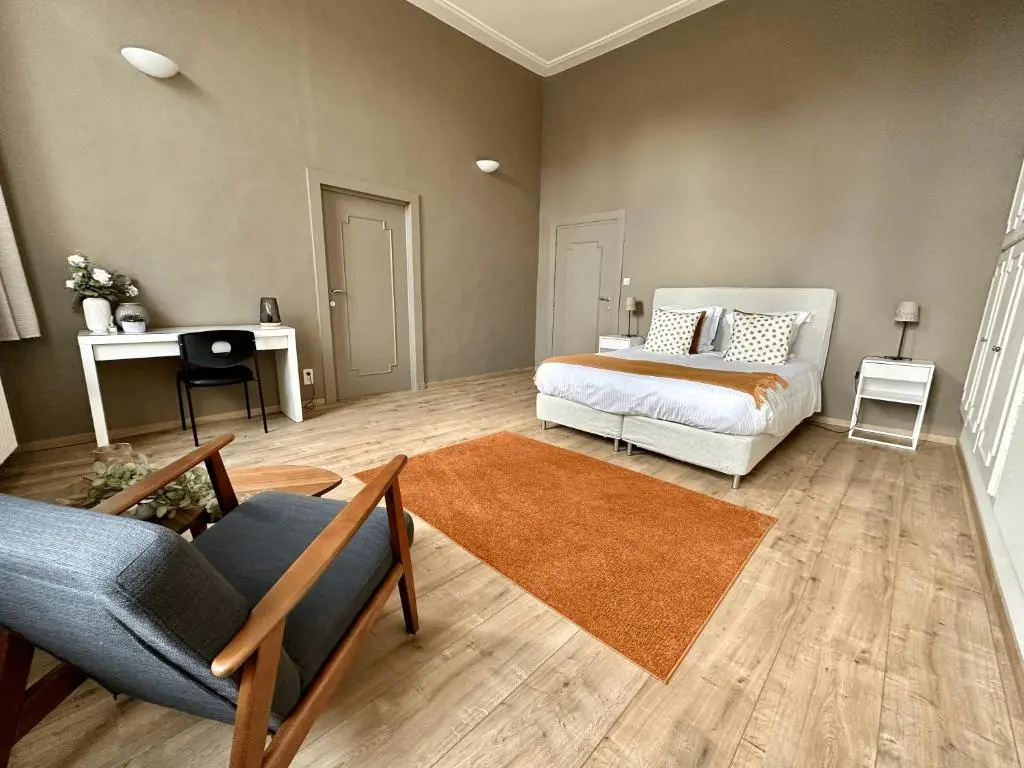 3 Bedrooms Apartment