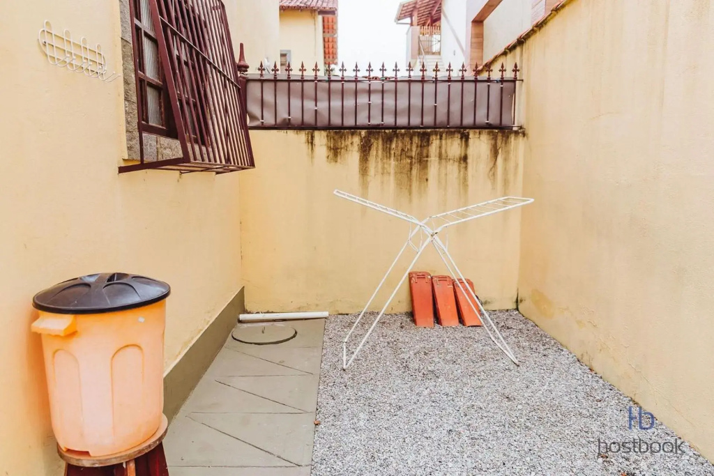 Casa a 300 metros da praia do Centro - WIFI 200MB - Netflix - 2 Quartos - Cozinha equipada - Churrasqueira - Pet friendly - Quintal
