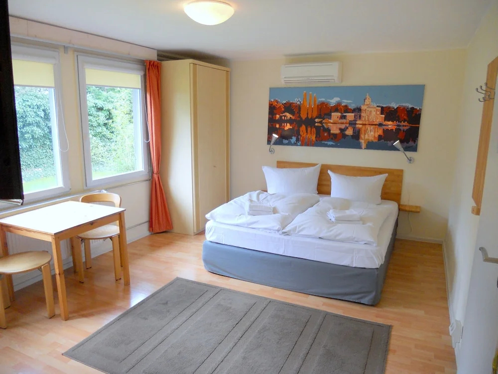 Deluxe Double room (full double bed)