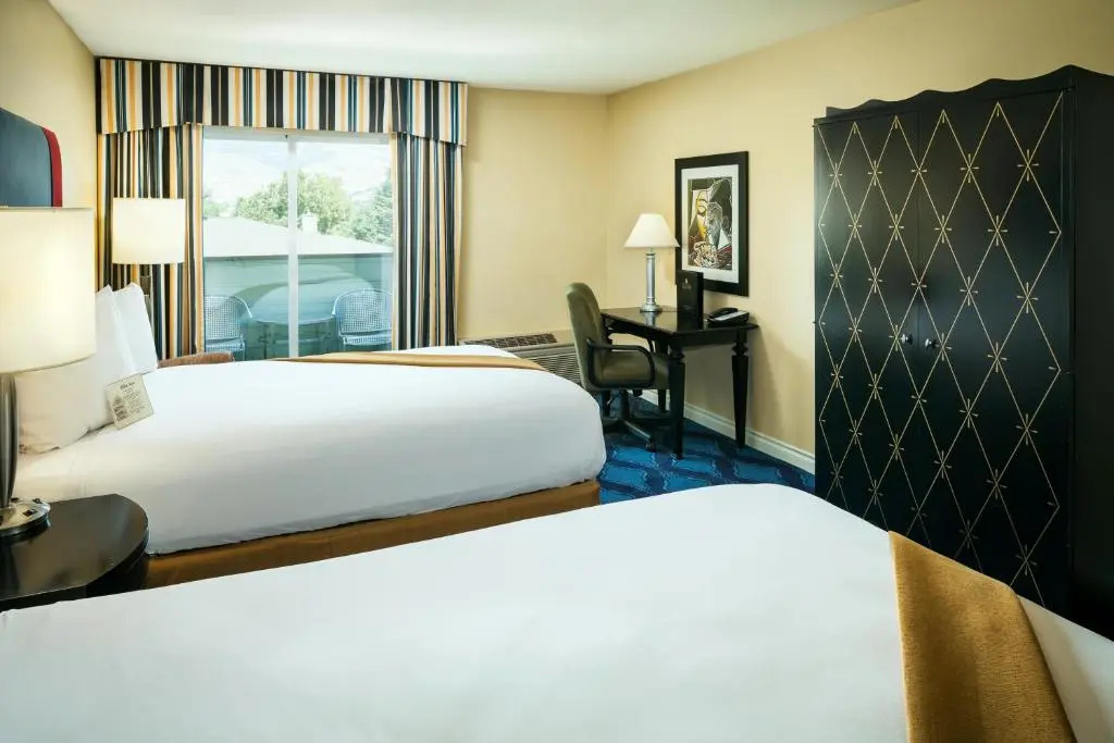 Plaza Inn & Suites at Ashland Creek - Chambres