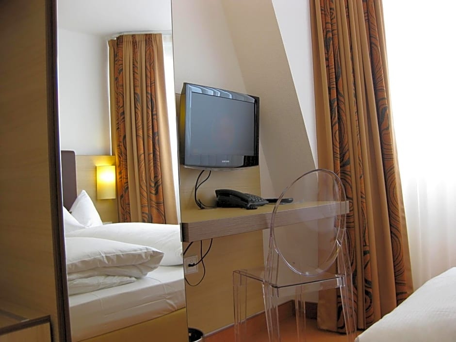 Classic Twin room (twin beds) (bed type is subject to availability)
