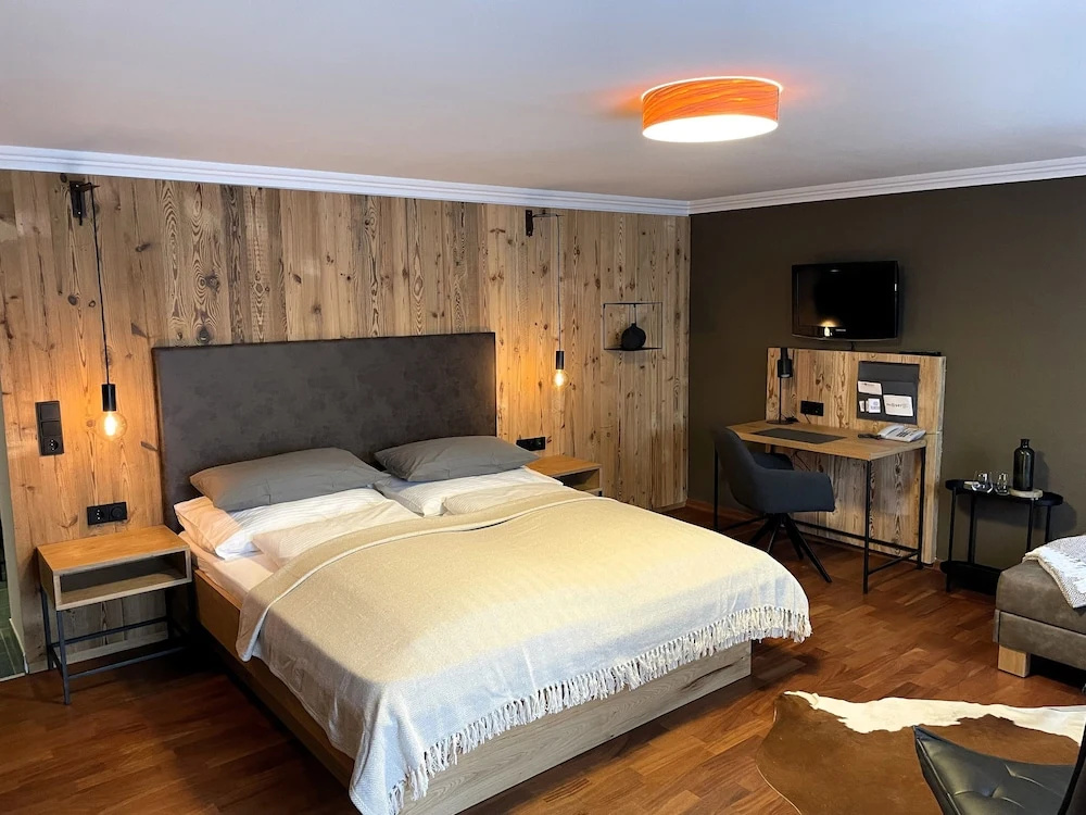 Double Suite with balcony full double bed