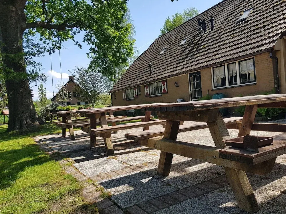 Attractive Farmhouse in Giethoorn With Garden