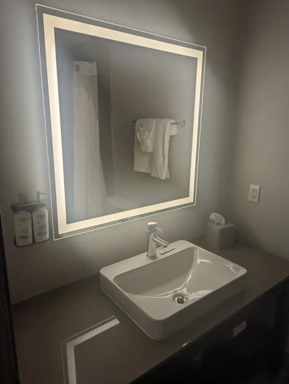 Double Suite (full double bed)