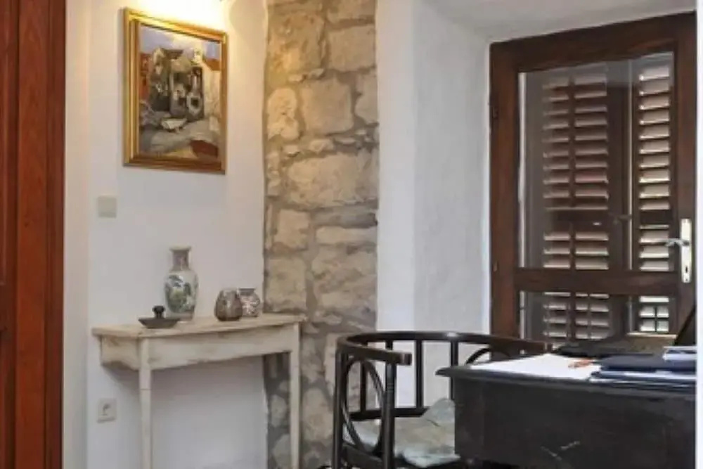 House Rilovic - Two Bedroom House With Swimming Pool and Jacuzzi