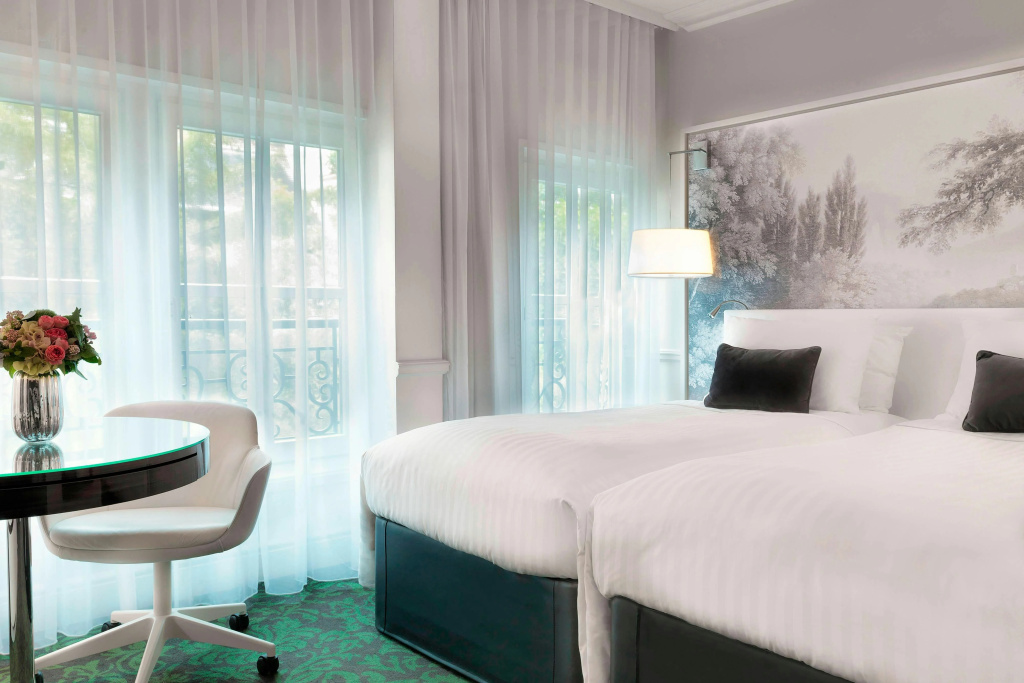 Отель Renaissance Paris Nobel Tour Eiffel Hotel в Париже