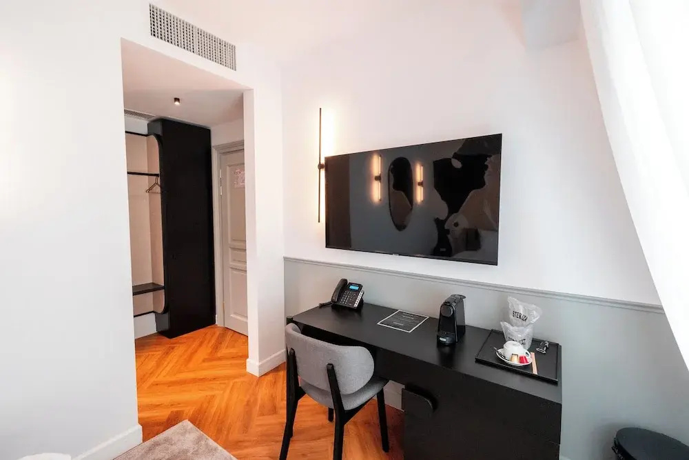 Economy room