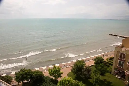 Beach & Waterfront
