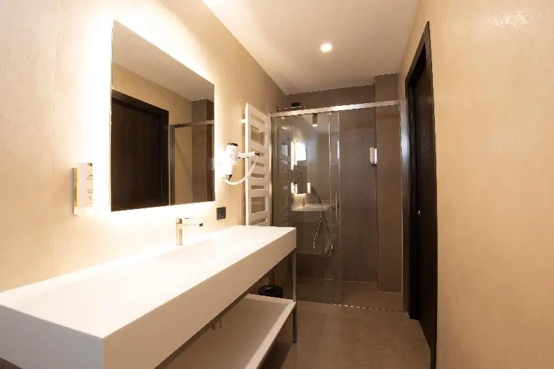 Premium Double room with balcony (full double bed)