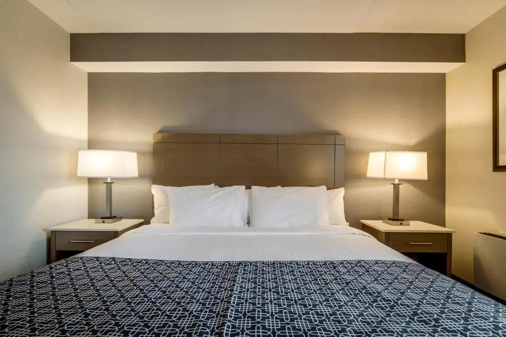 Monte Carlo Inn Airport Suites - Chambres