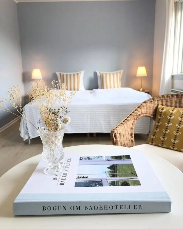 Grand Double room (full double bed)